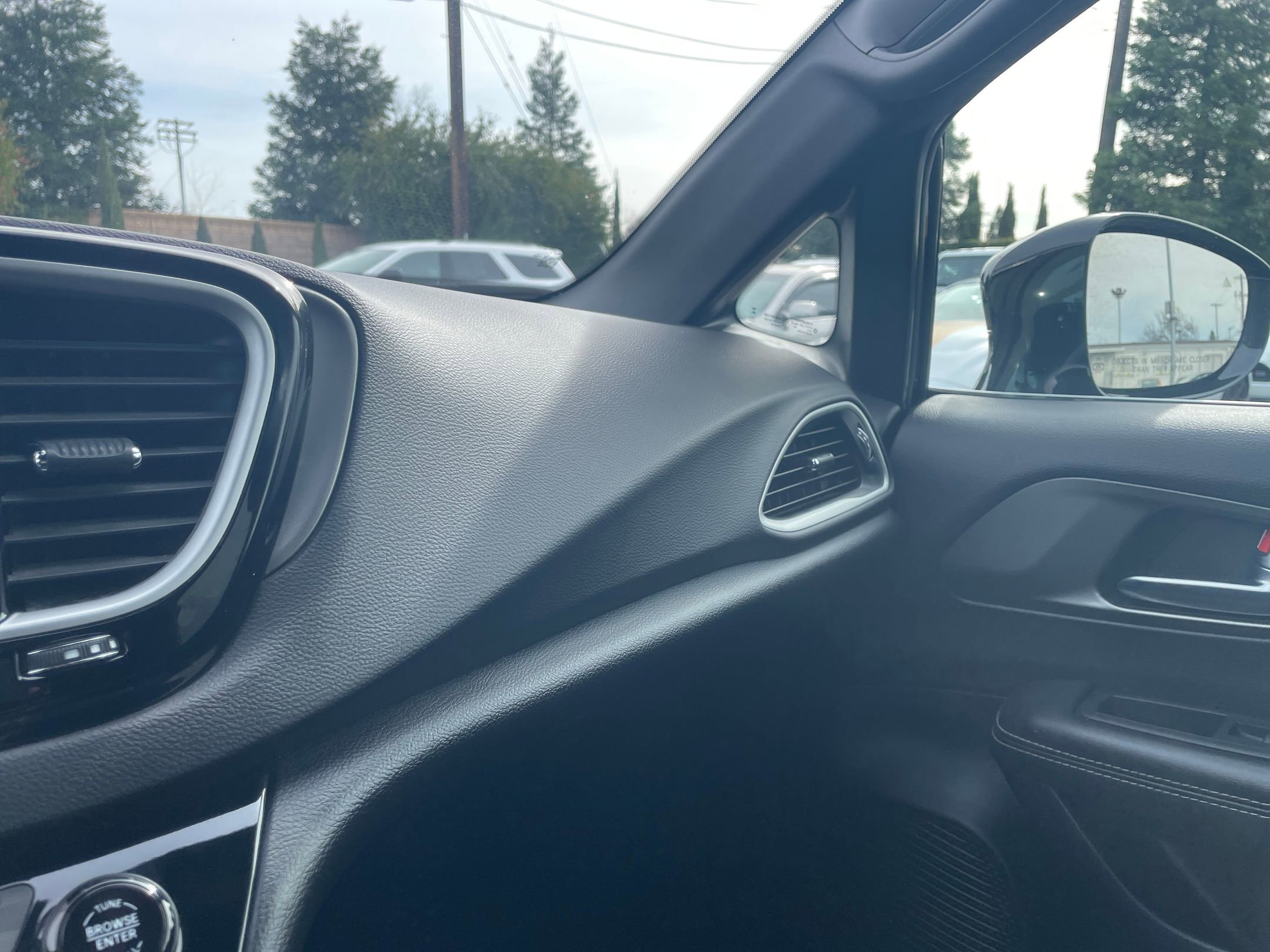 Thumbnail: 2025 Chrysler Pacifica - 32