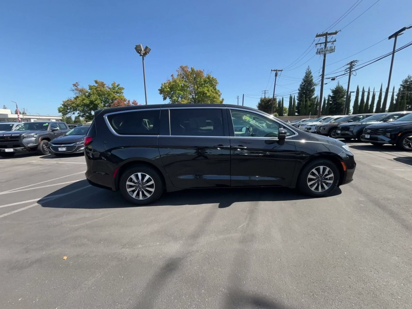 Thumbnail: 2023 Chrysler Pacifica - 15