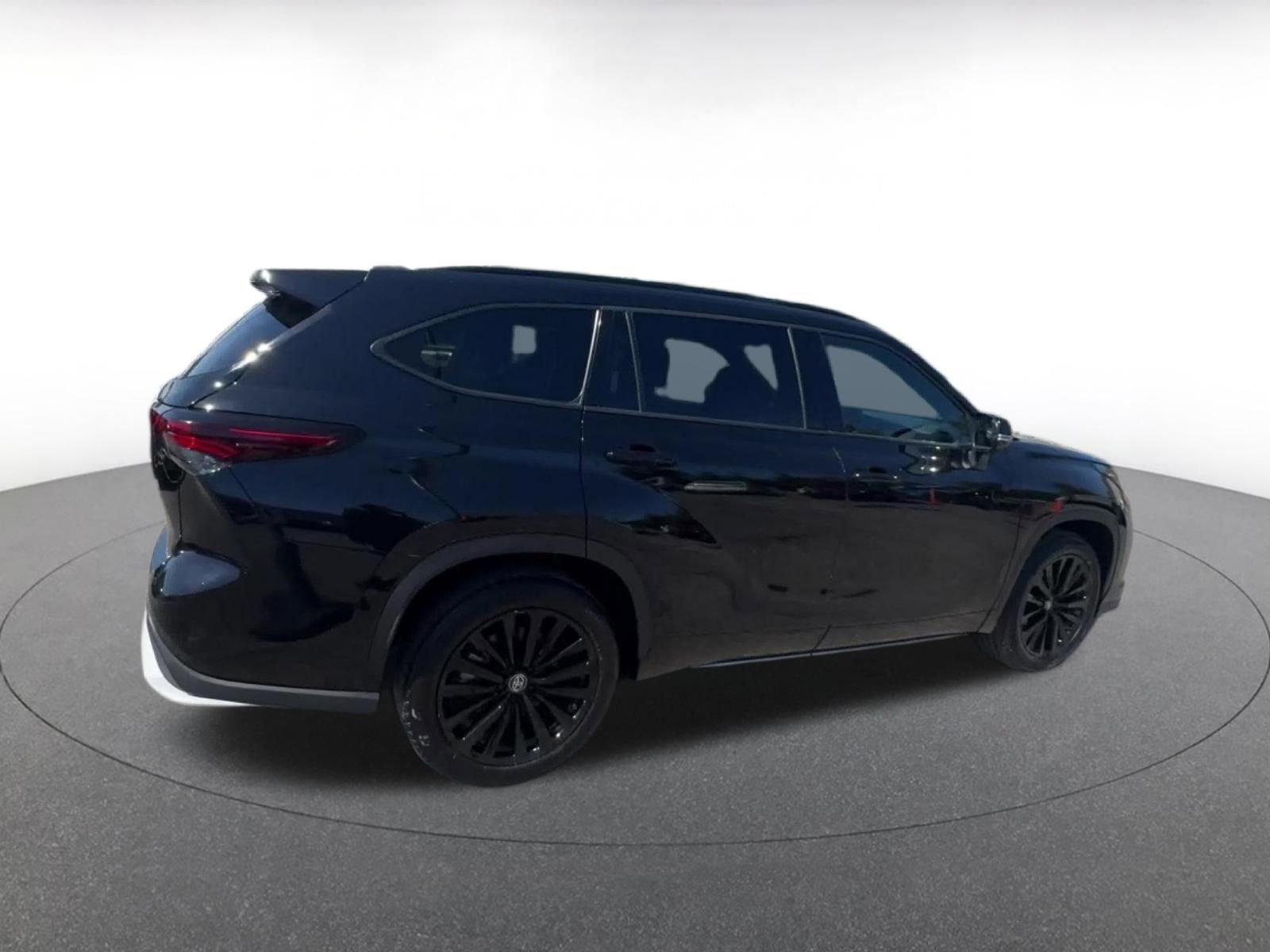 Thumbnail: 2025 Toyota Highlander - 15