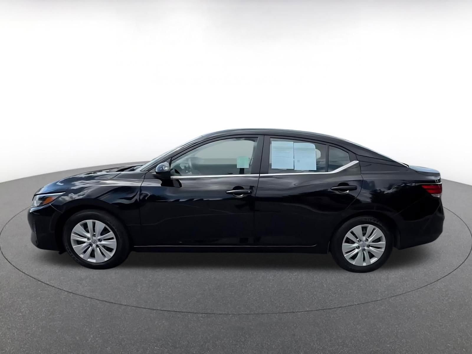 Thumbnail: 2025 Nissan Sentra - 9
