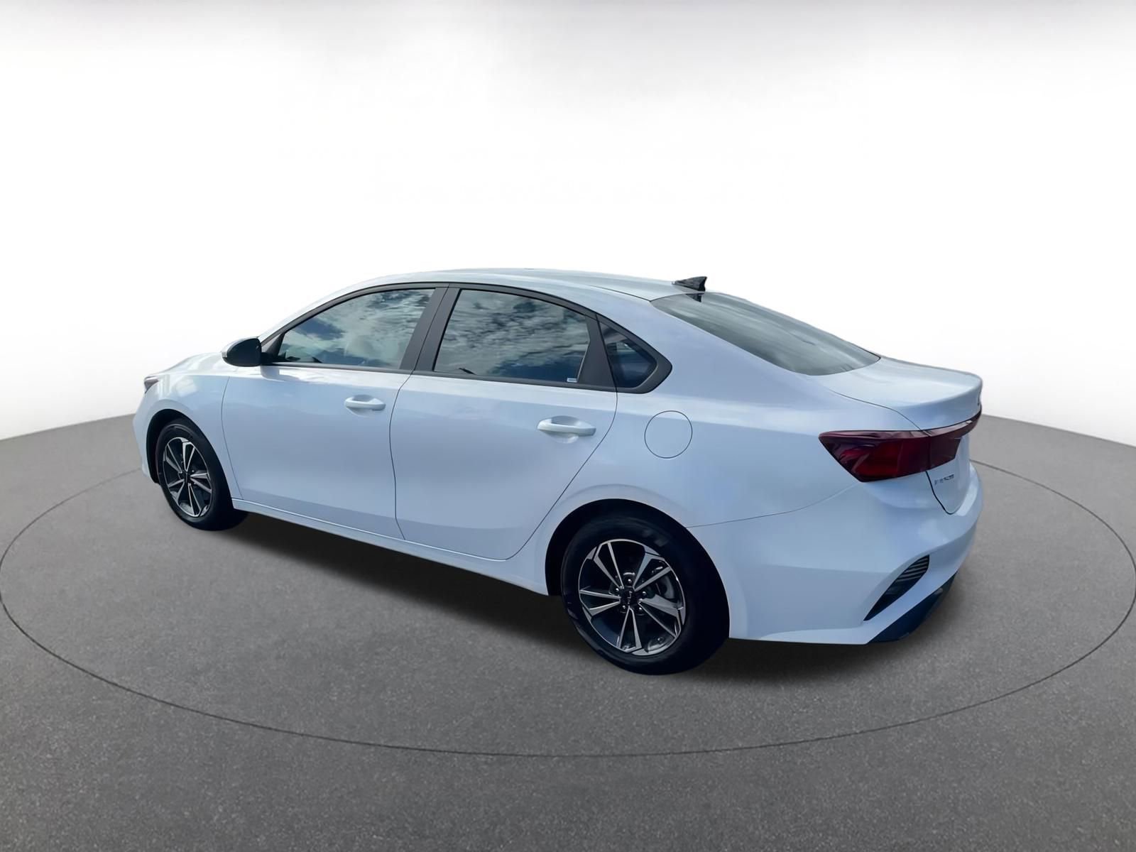 Thumbnail: 2024 Kia Forte - 10