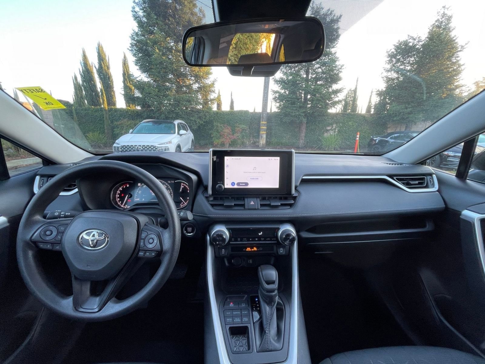 Thumbnail: 2025 Toyota RAV4 - 33