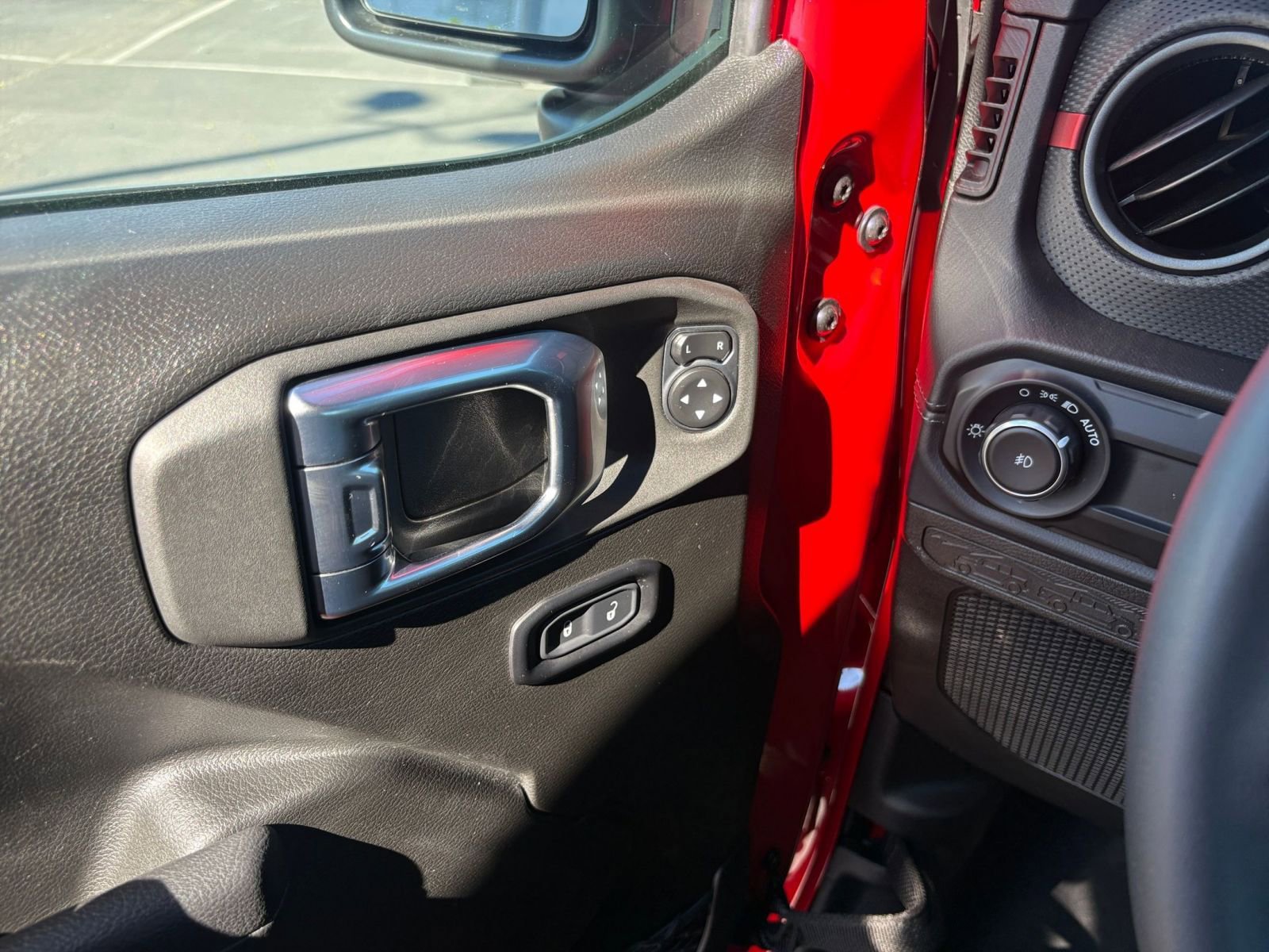 Thumbnail: 2025 Jeep Wrangler - 18