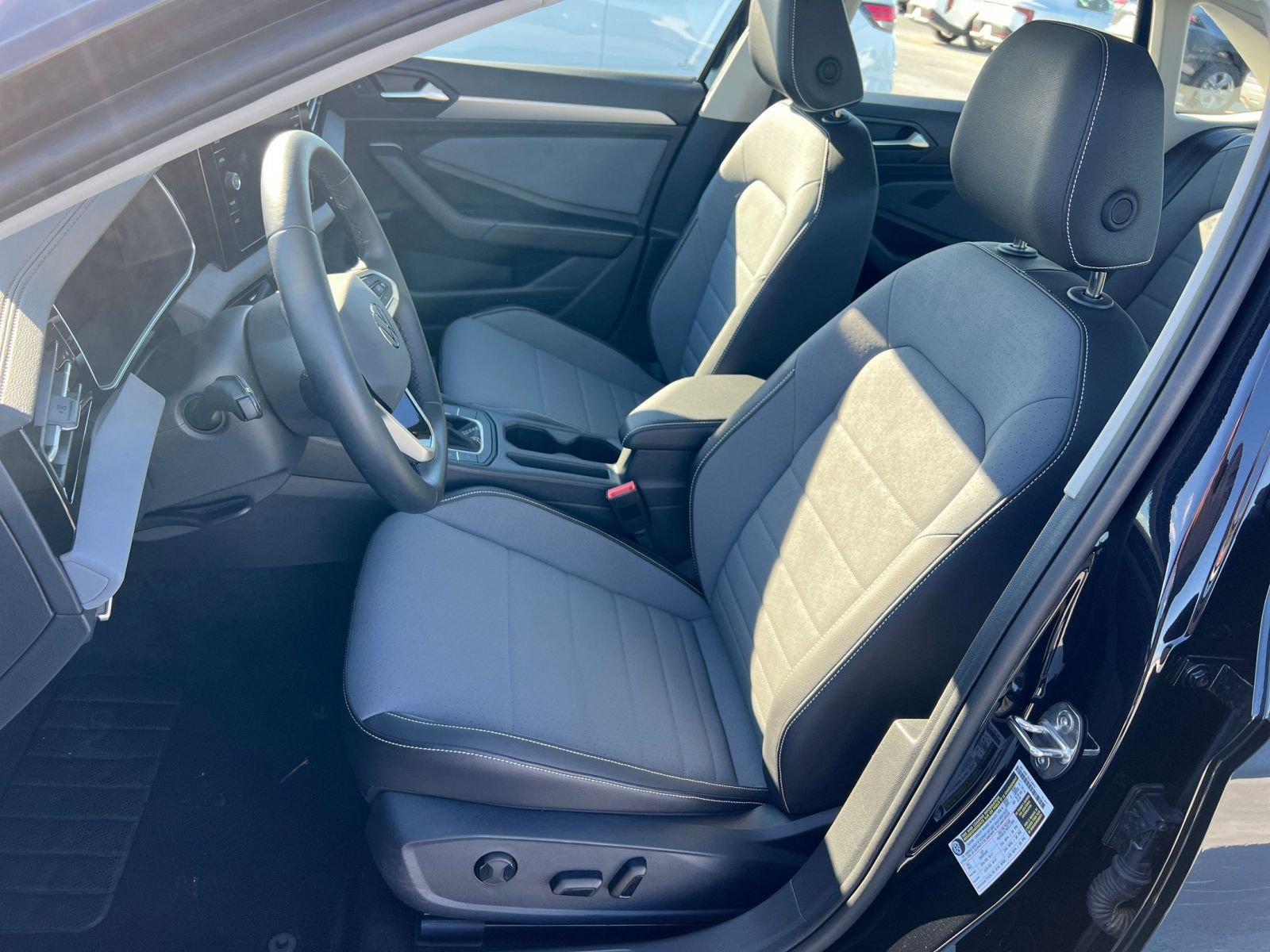 Thumbnail: 2025 Volkswagen Jetta - 35