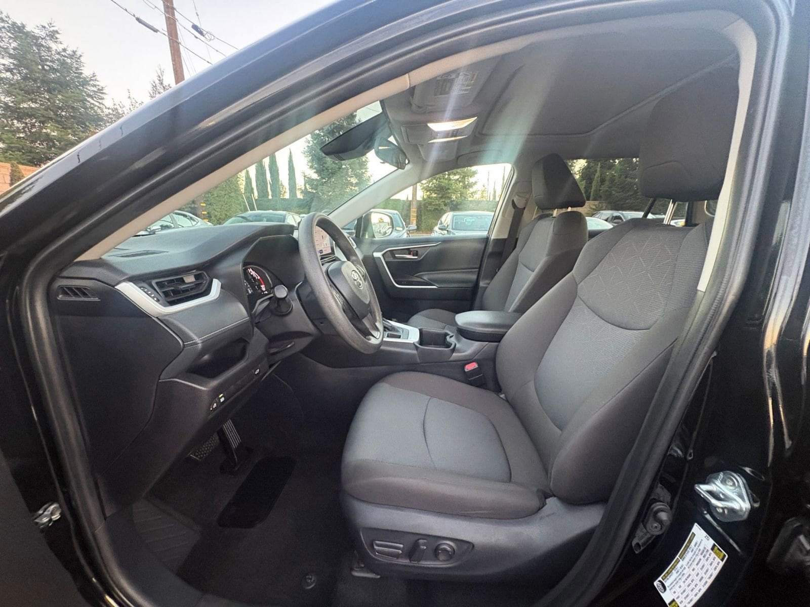 Thumbnail: 2025 Toyota RAV4 - 27