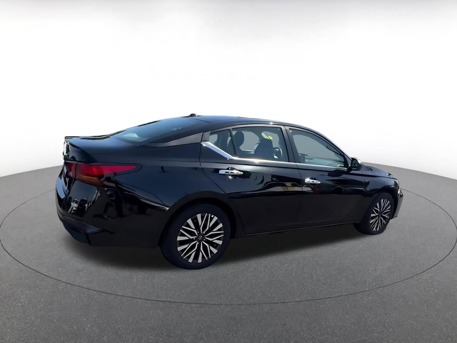 Thumbnail: 2025 Nissan Altima - 15