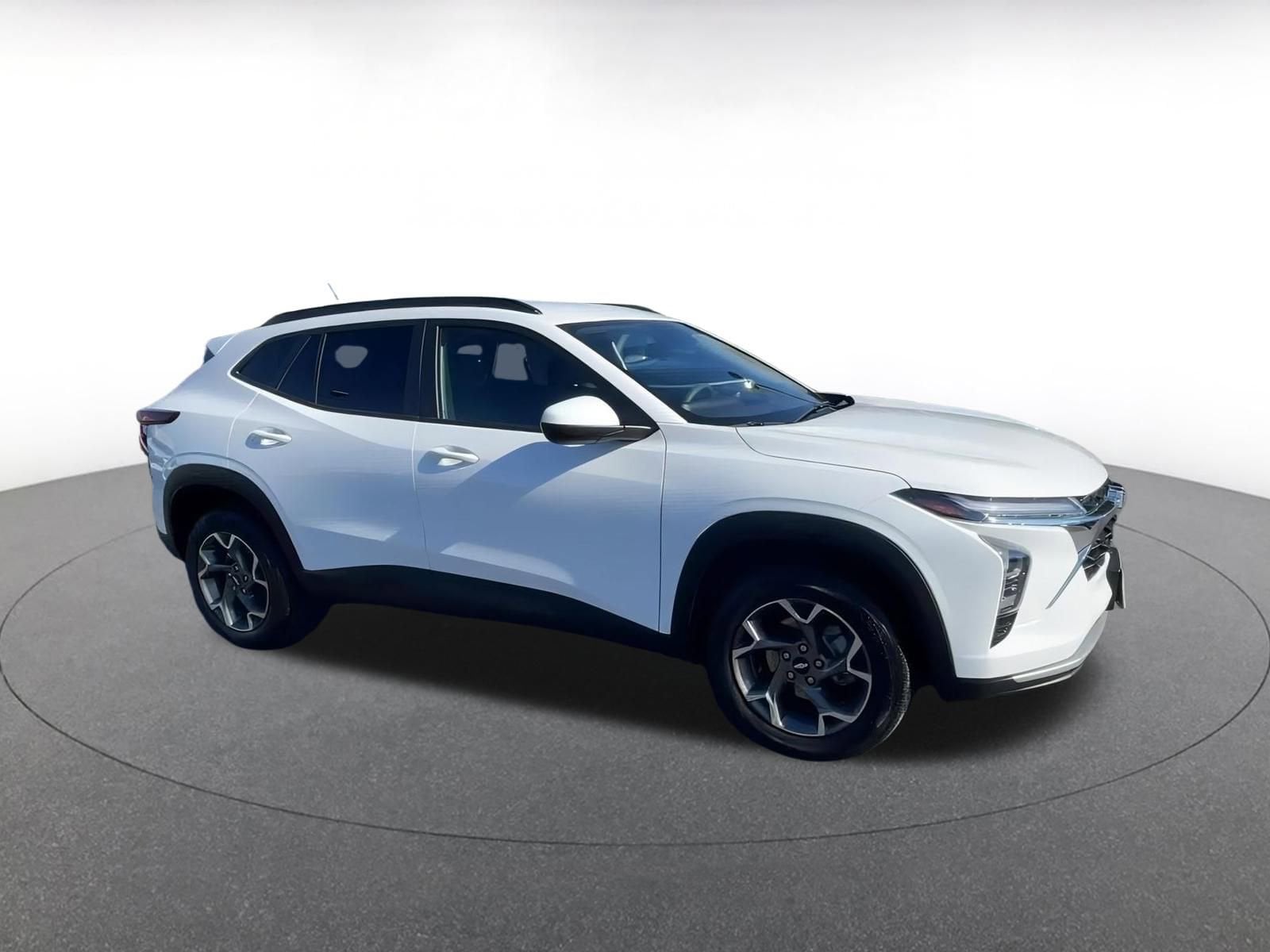 Thumbnail: 2025 Chevrolet Trax - 2