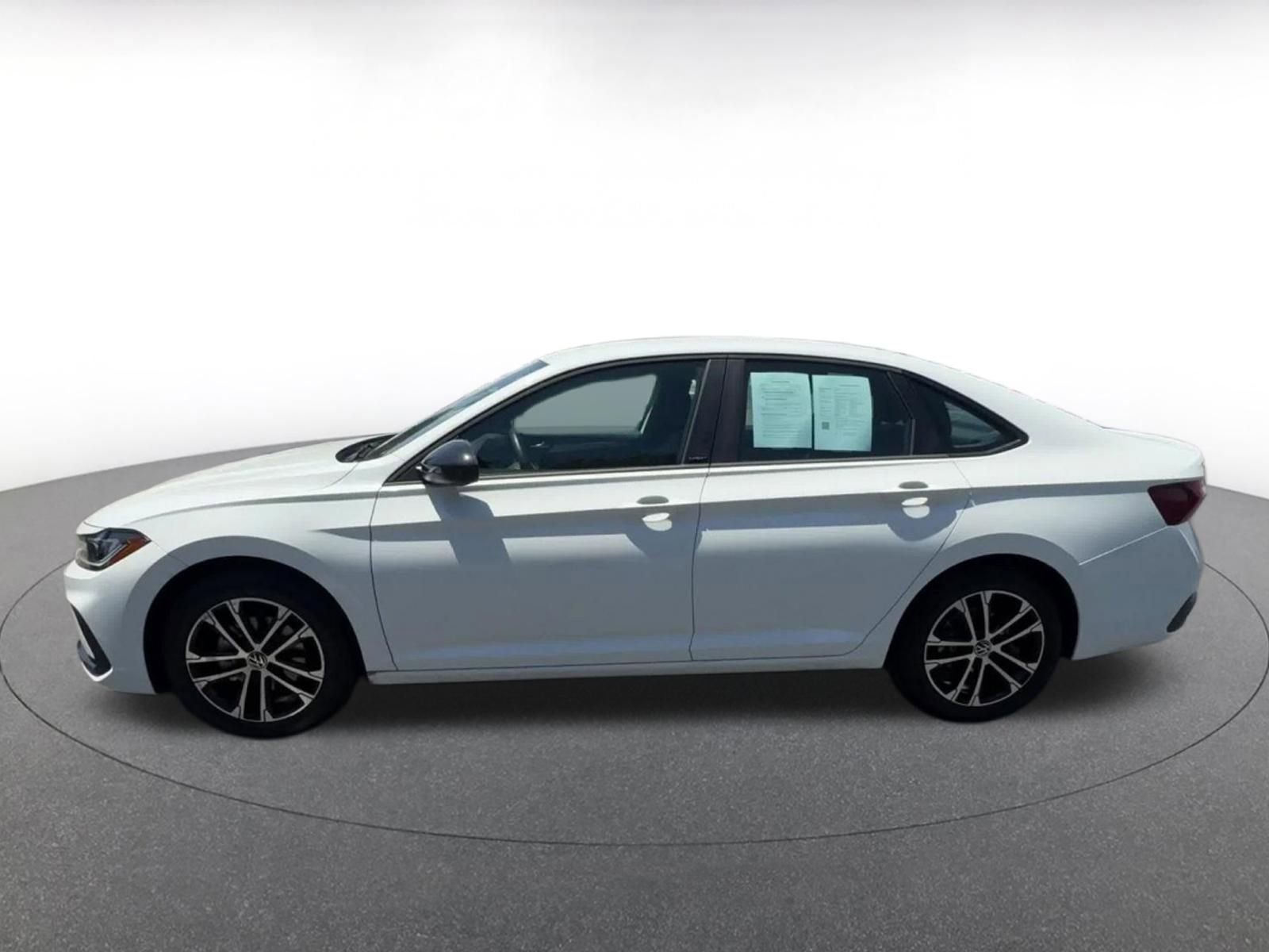 Thumbnail: 2025 Volkswagen Jetta - 9