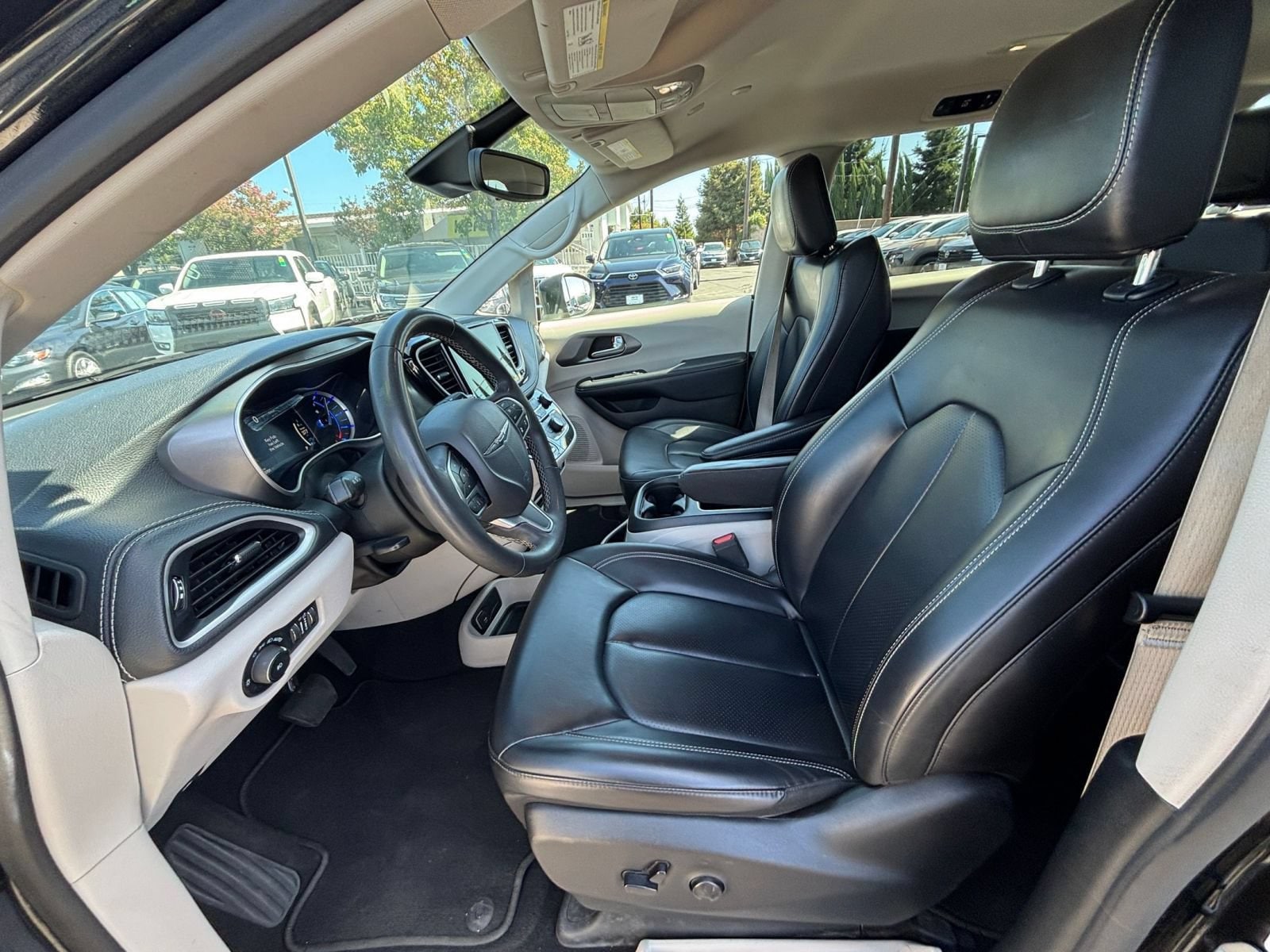 Thumbnail: 2023 Chrysler Pacifica - 28