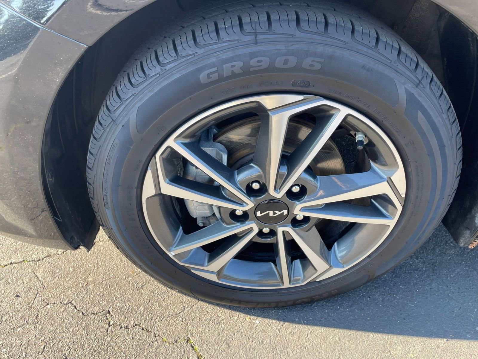 Thumbnail: 2023 Kia Forte - 28