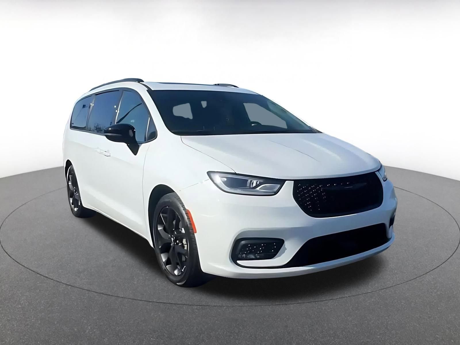 Thumbnail: 2025 Chrysler Pacifica - 3