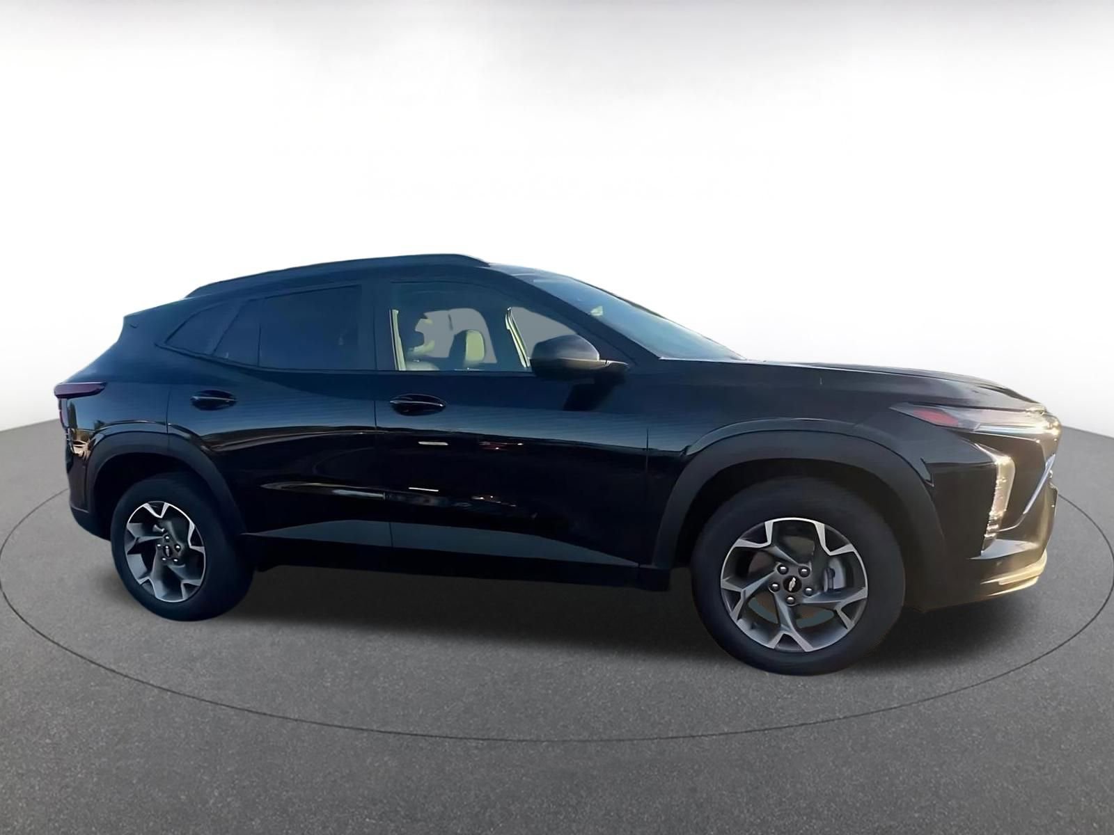 Thumbnail: 2025 Chevrolet Trax - 16