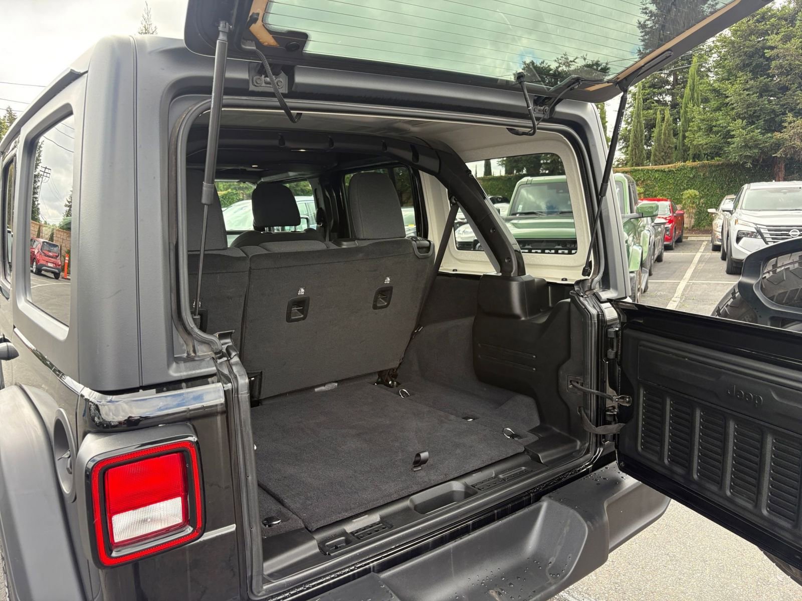 Thumbnail: 2025 Jeep Wrangler - 30