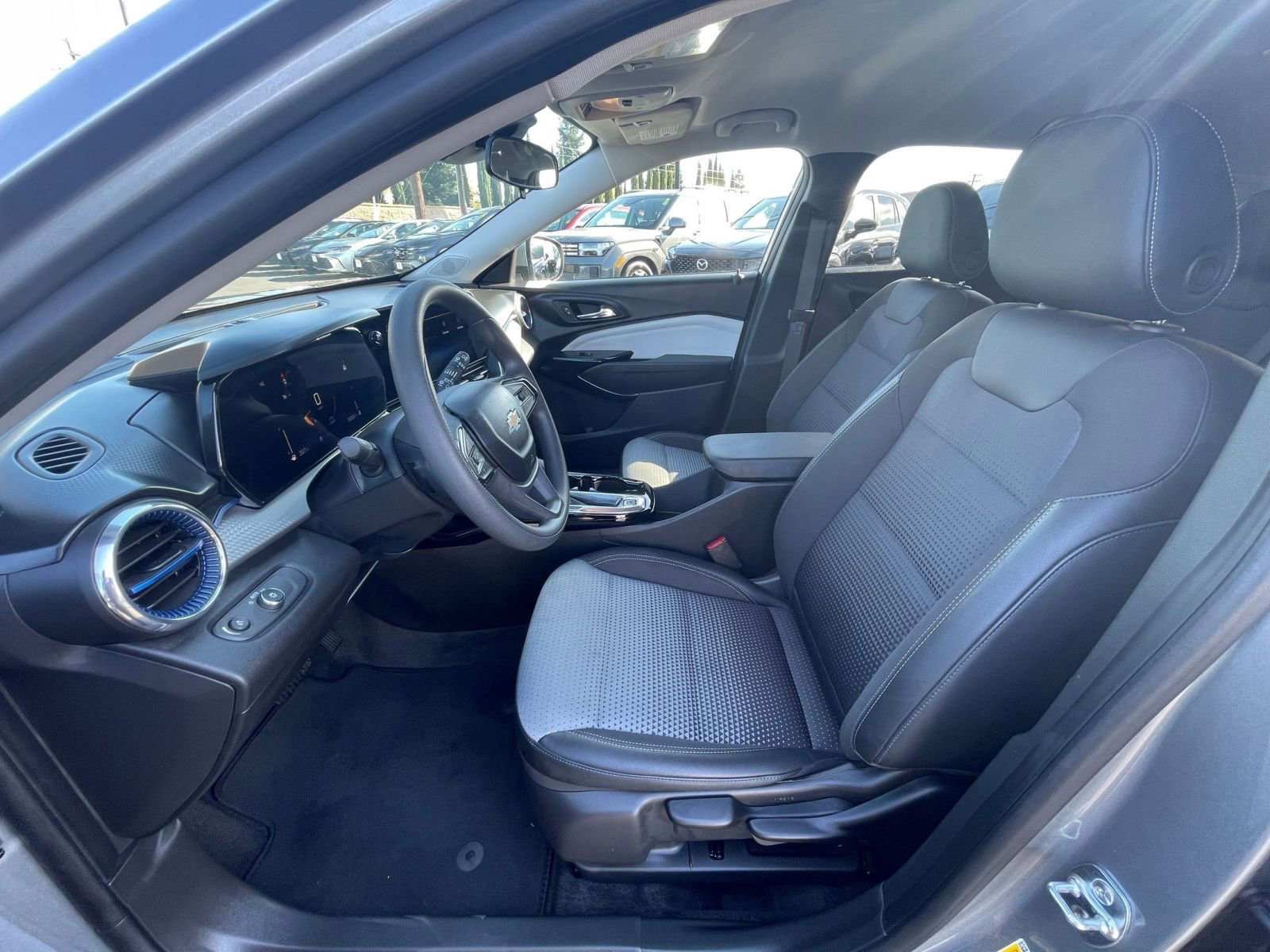 Thumbnail: 2025 Chevrolet Trax - 25