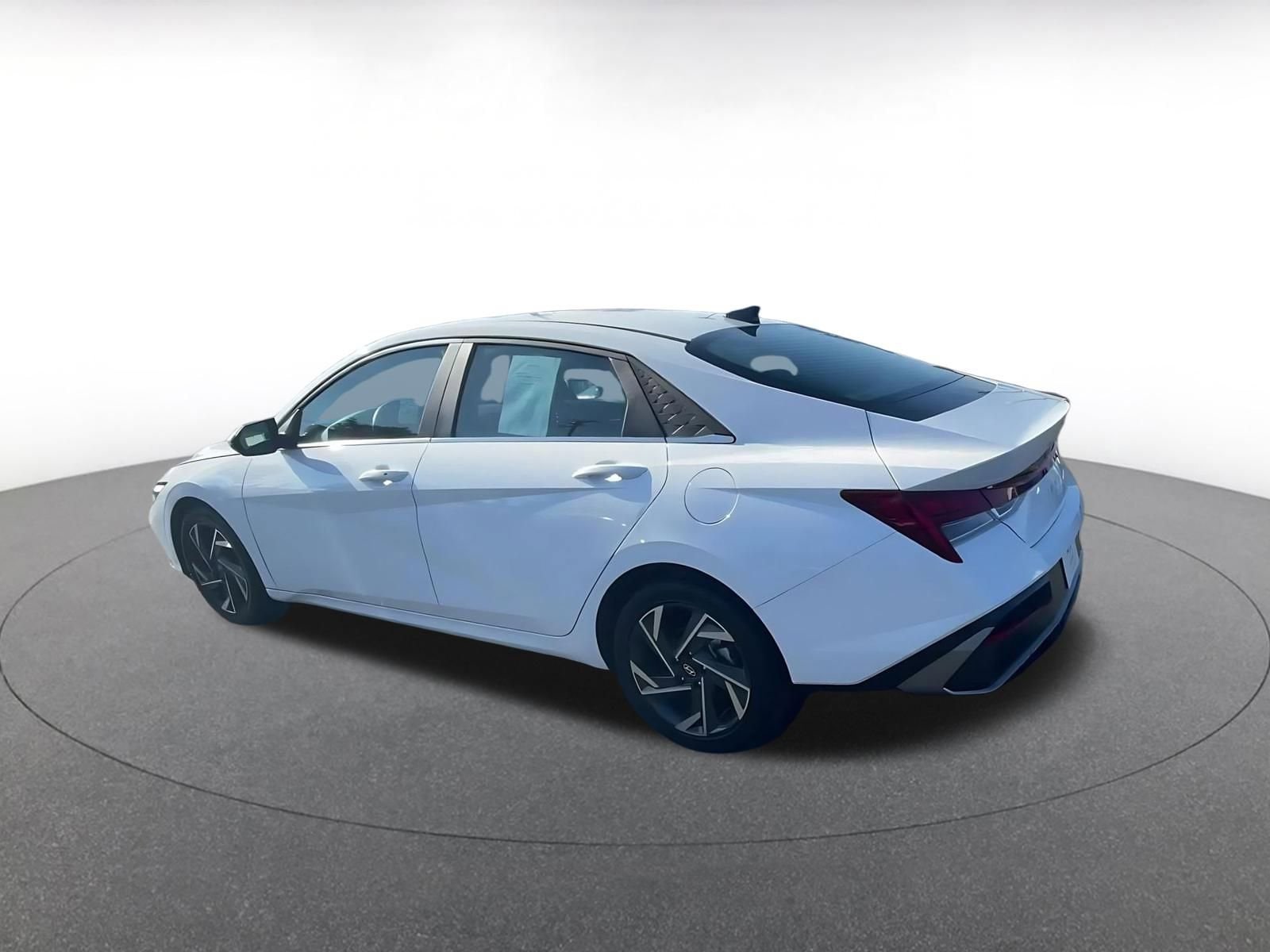 Thumbnail: 2025 Hyundai Elantra - 10