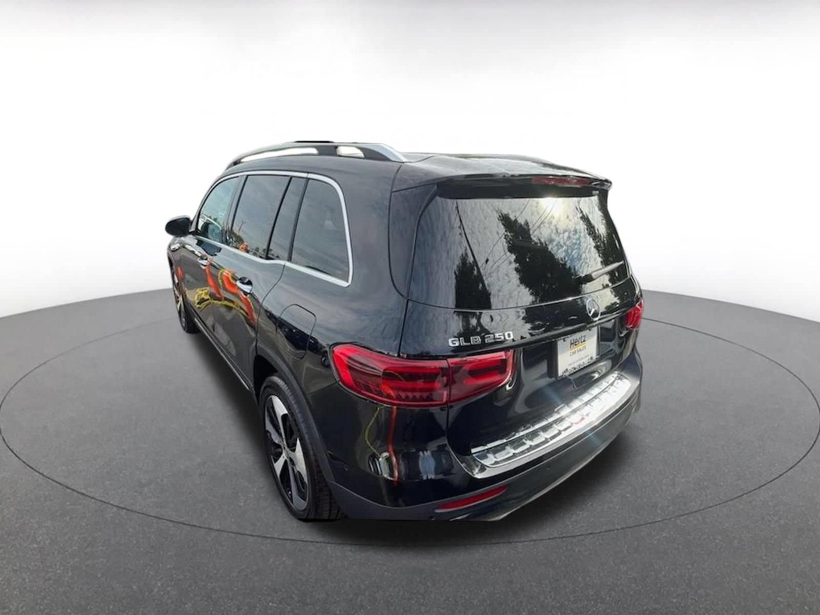 Thumbnail: 2025 Mercedes-Benz GLB - 3