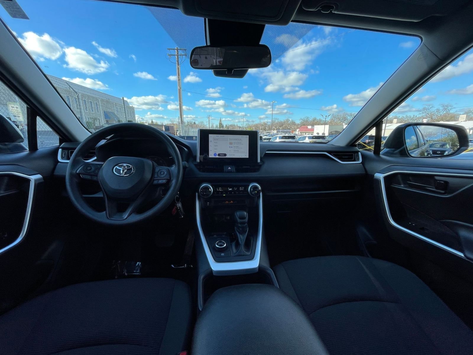 Thumbnail: 2025 Toyota RAV4 - 32