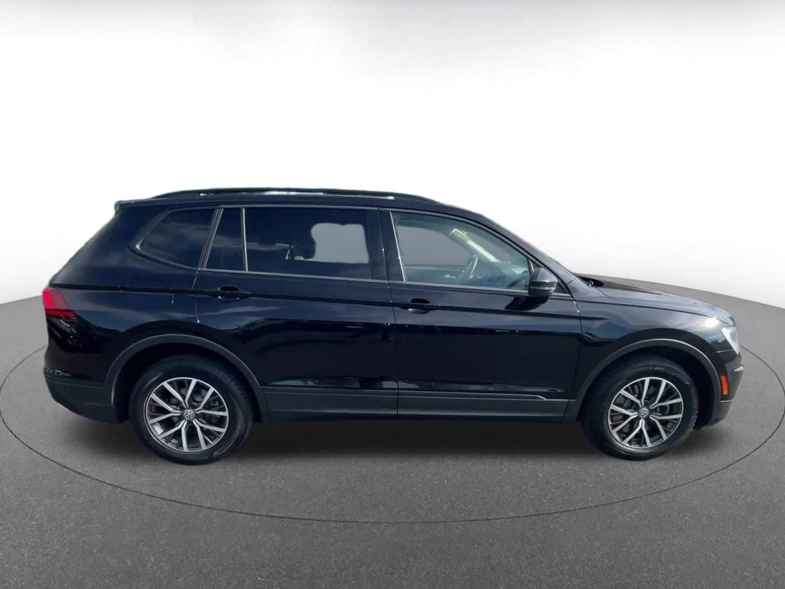 Thumbnail: 2021 Volkswagen Tiguan - 16