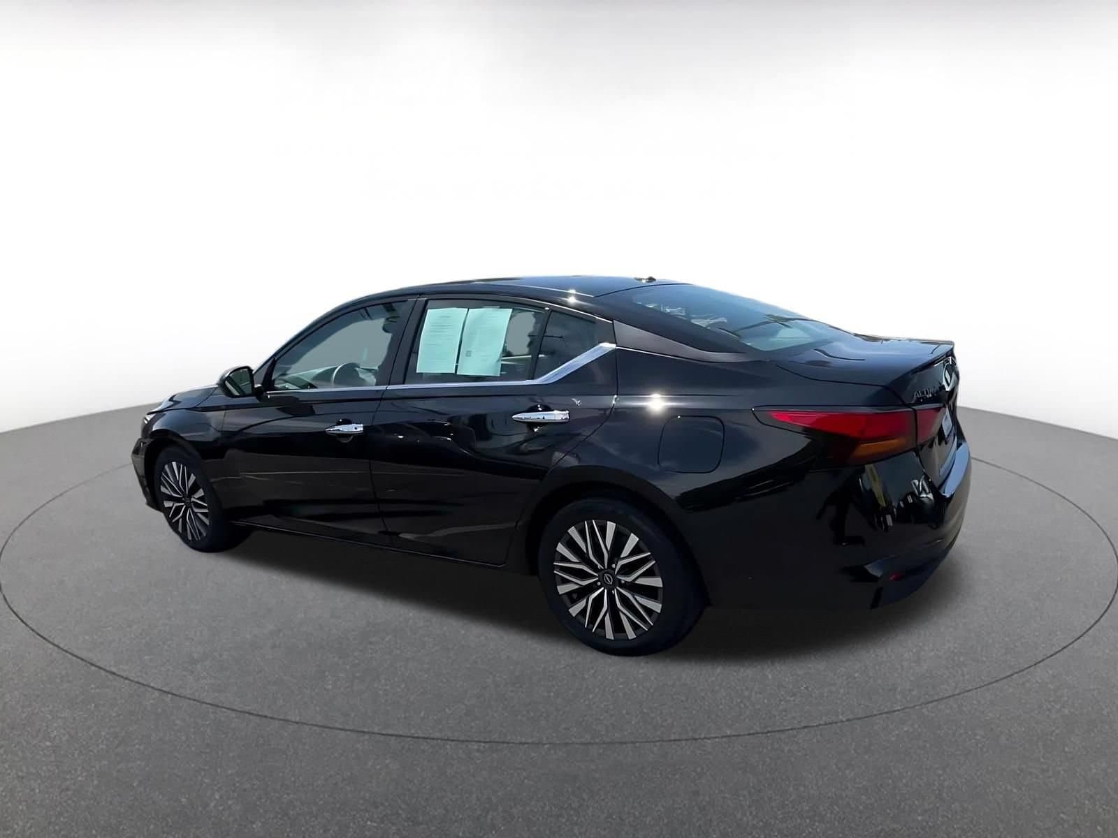 Thumbnail: 2025 Nissan Altima - 9