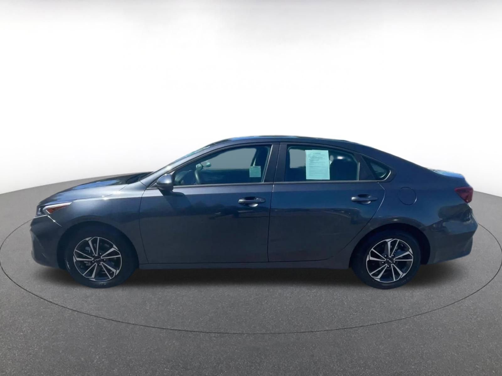 Thumbnail: 2024 Kia Forte - 8