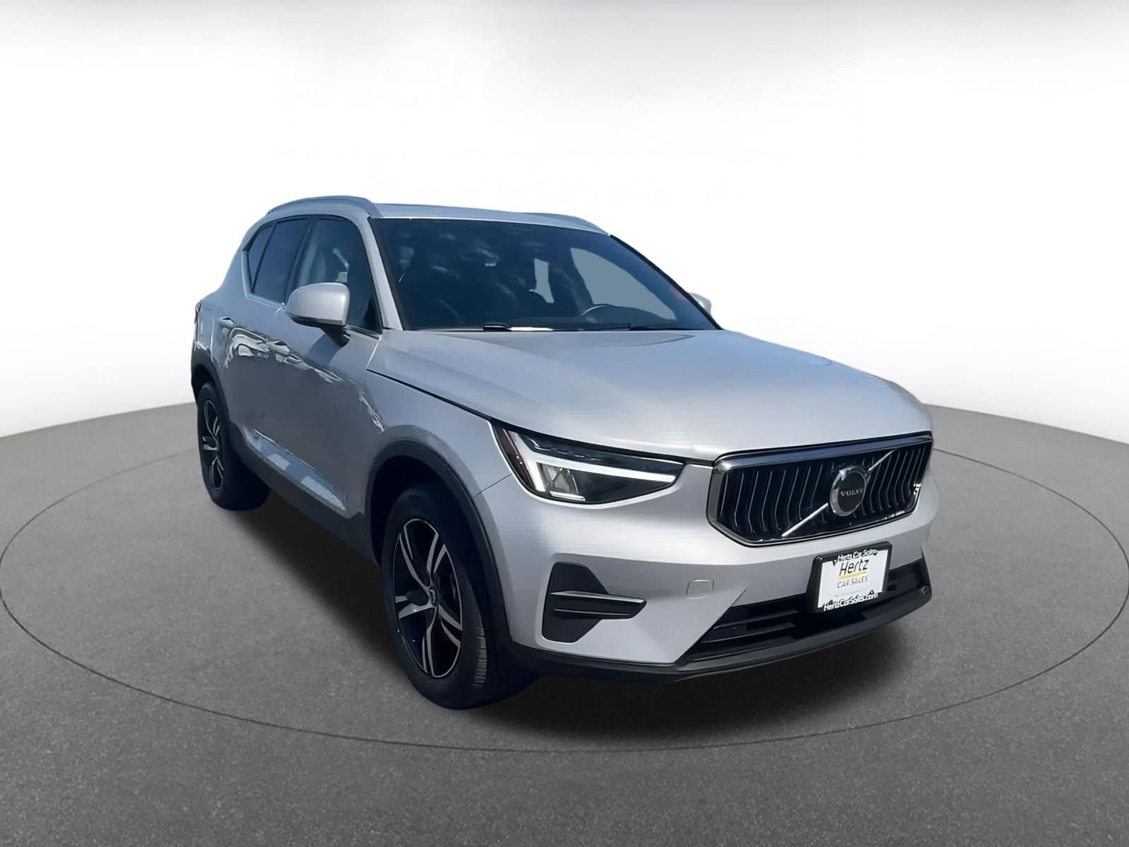 Thumbnail: 2024 Volvo XC40 - 3