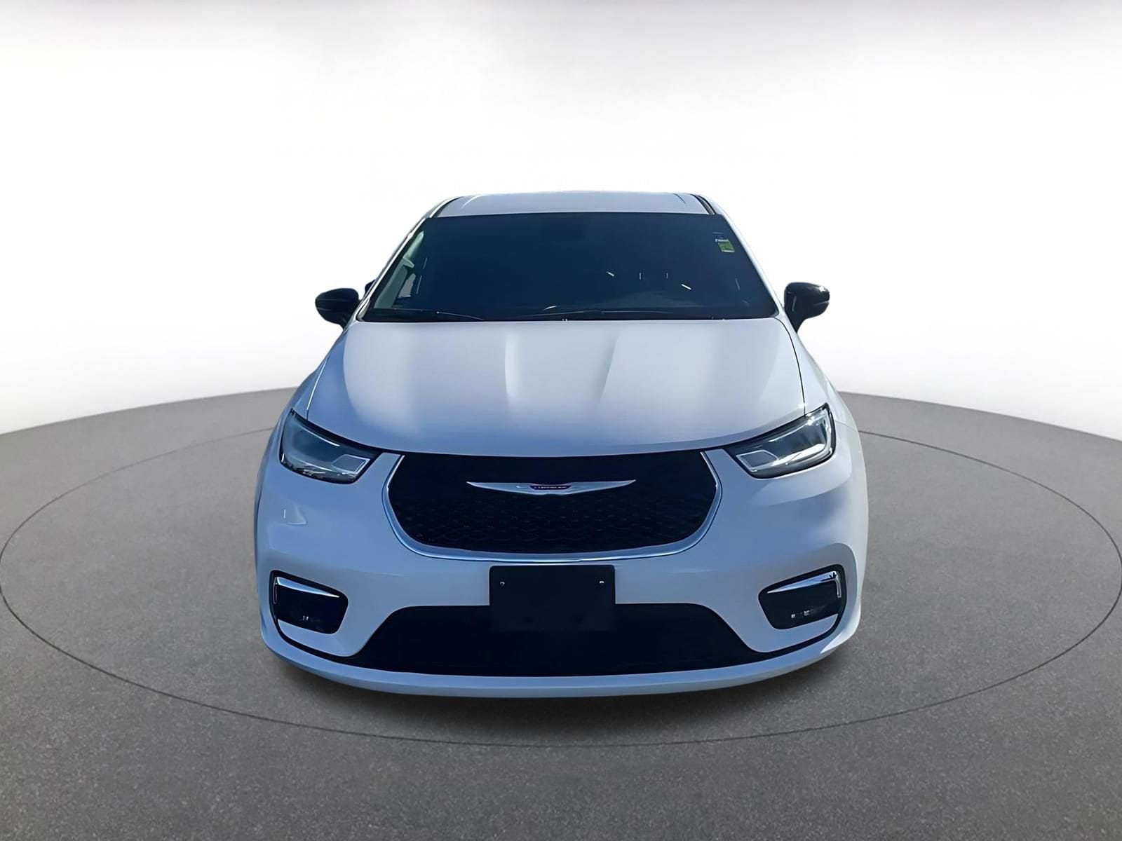 Thumbnail: 2025 Chrysler Pacifica - 4