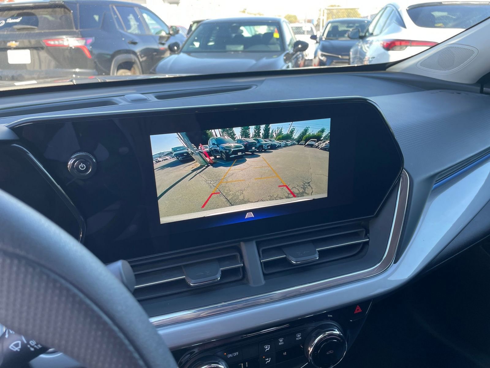 Thumbnail: 2025 Chevrolet Trax - 17