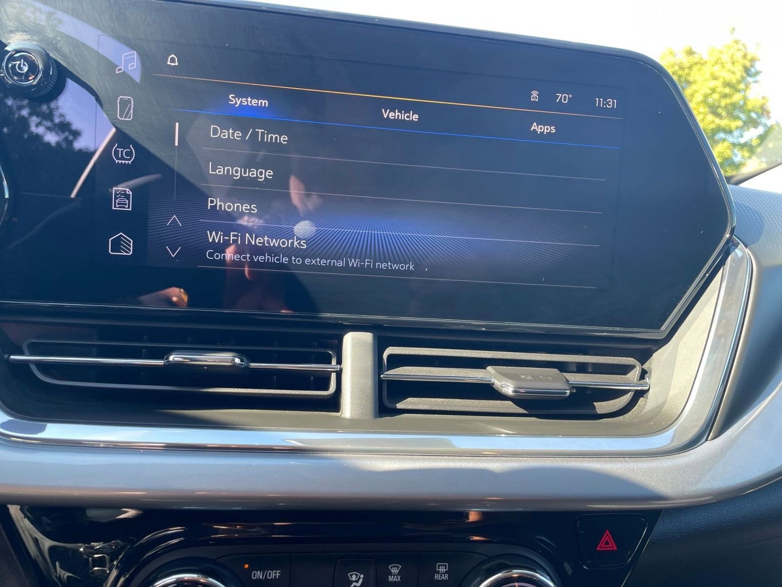 Thumbnail: 2025 Chevrolet Trax - 21