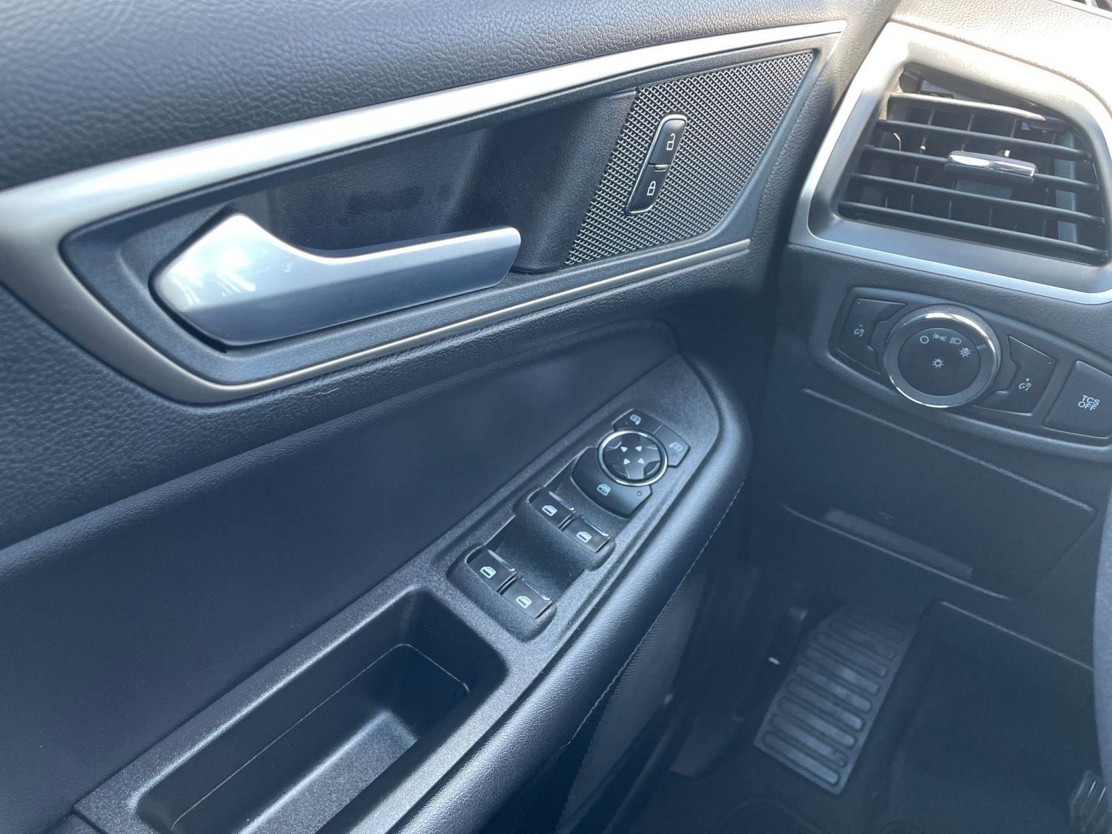 Thumbnail: 2024 Ford Edge - 20