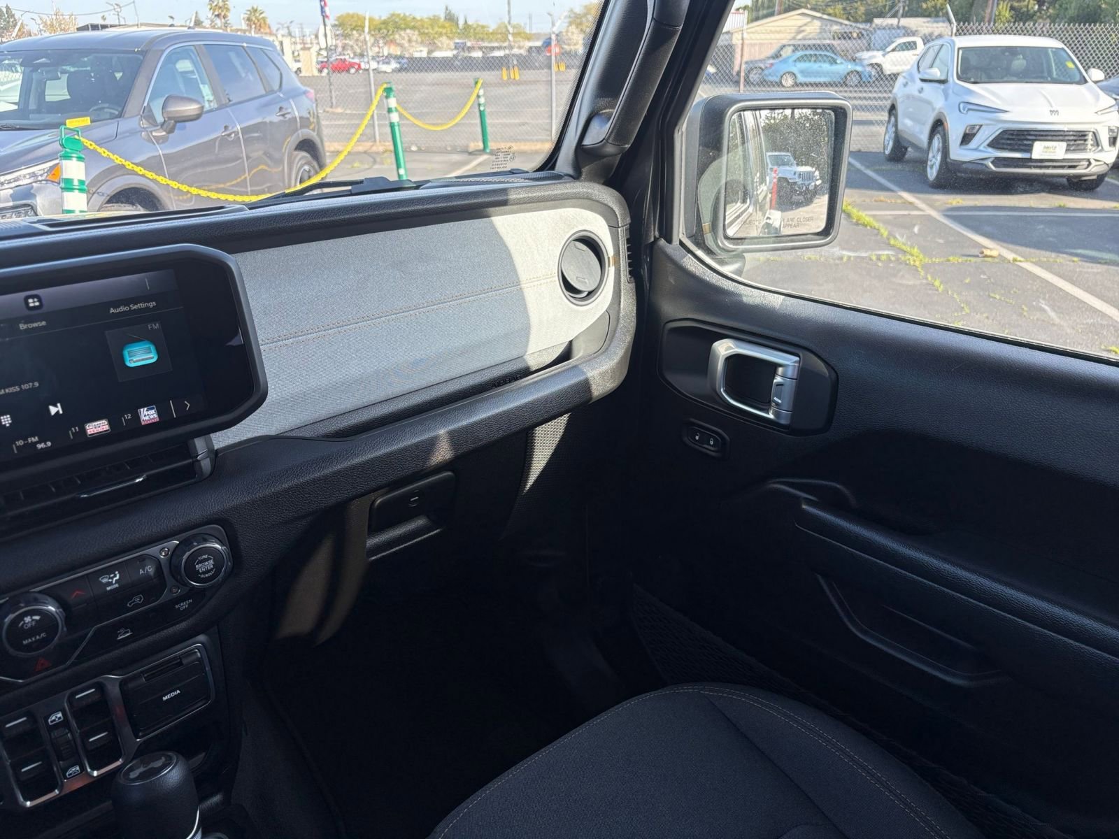 Thumbnail: 2025 Jeep Wrangler - 34