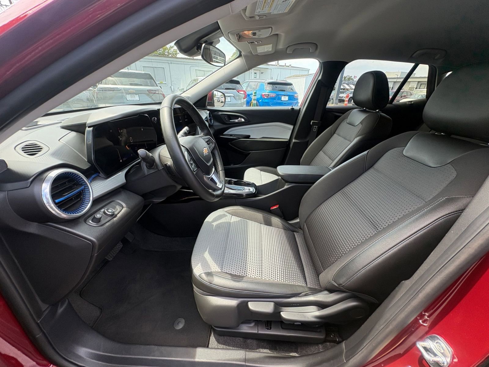 Thumbnail: 2025 Chevrolet Trax - 25