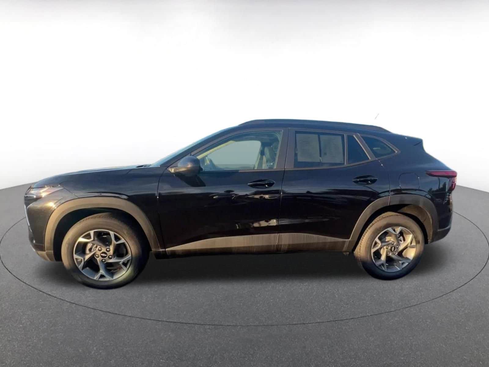 Thumbnail: 2025 Chevrolet Trax - 8