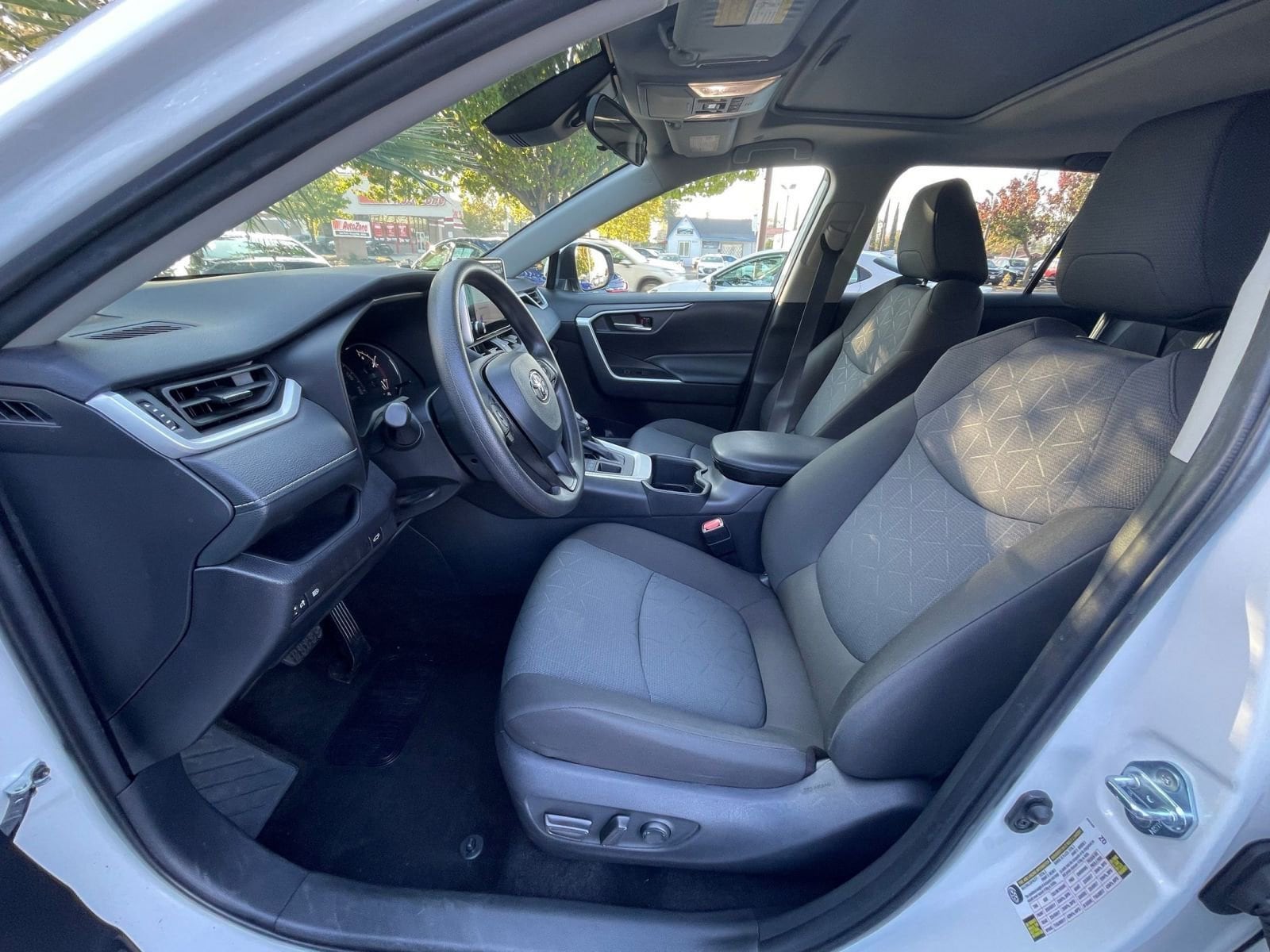 Thumbnail: 2025 Toyota RAV4 - 27