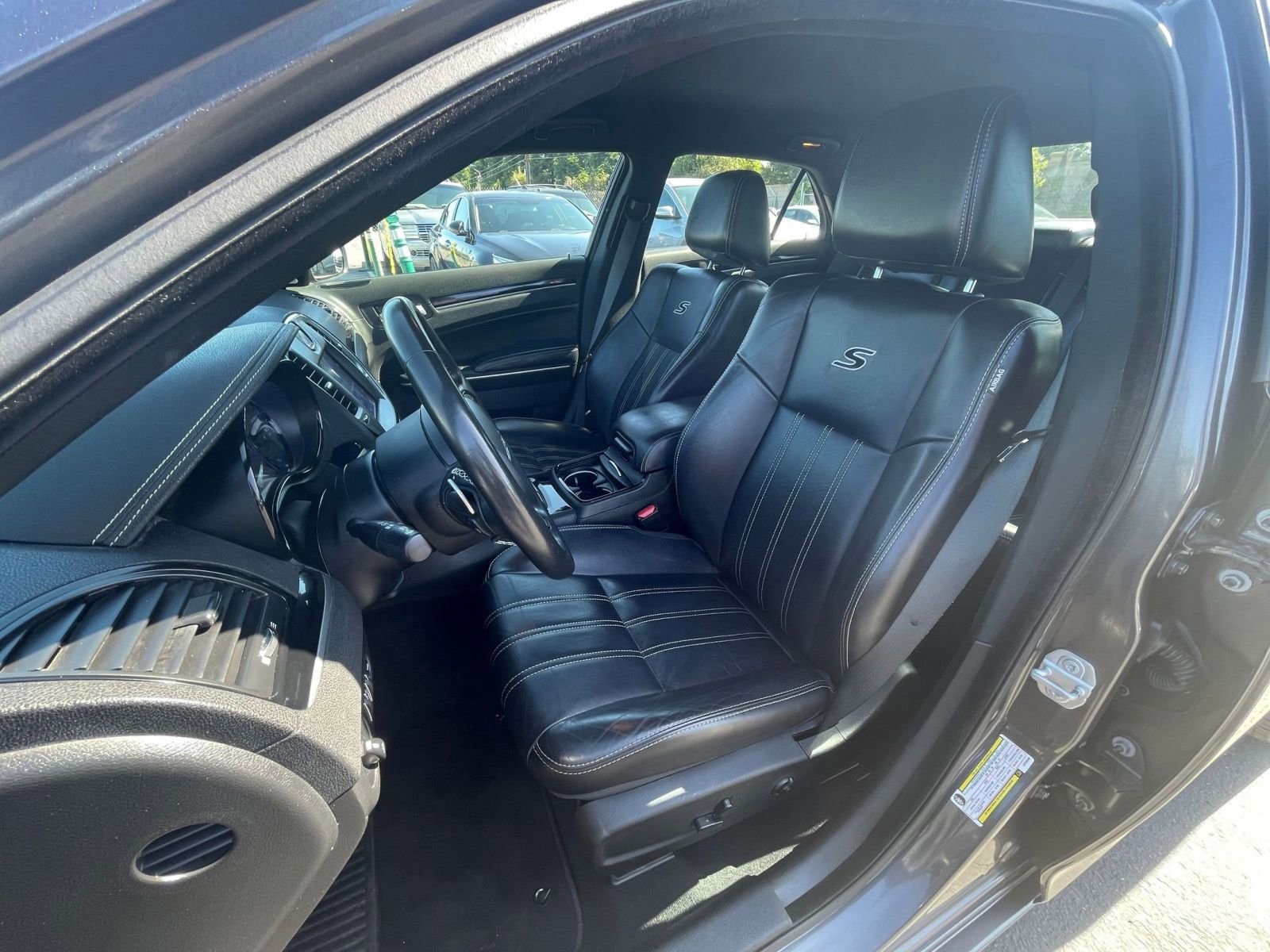 Thumbnail: 2020 Chrysler 300 - 35