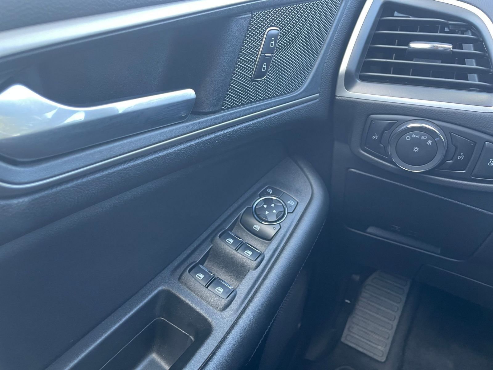 Thumbnail: 2024 Ford Edge - 20