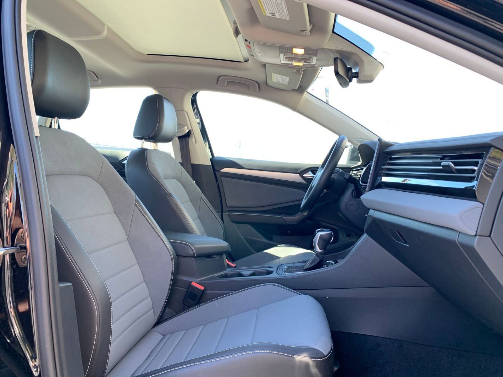 Thumbnail: 2025 Volkswagen Jetta - 35