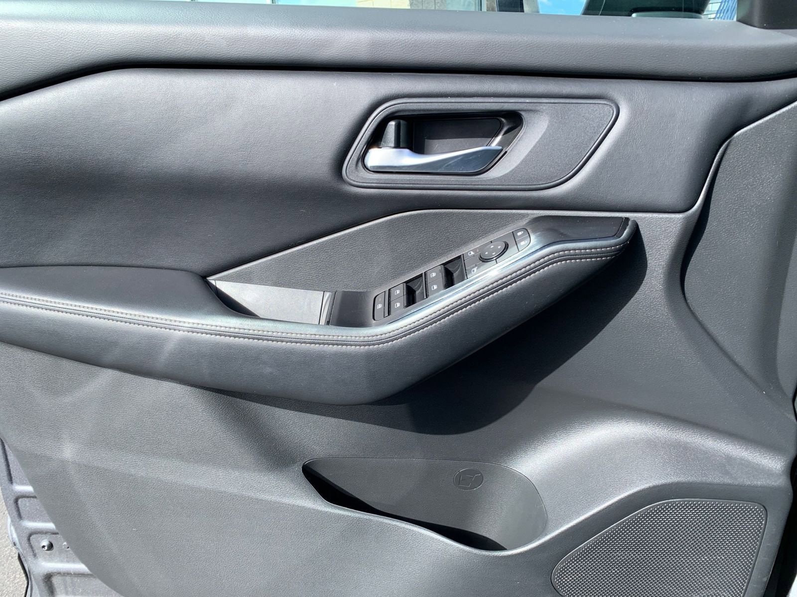 Thumbnail: 2025 Nissan Rogue - 18