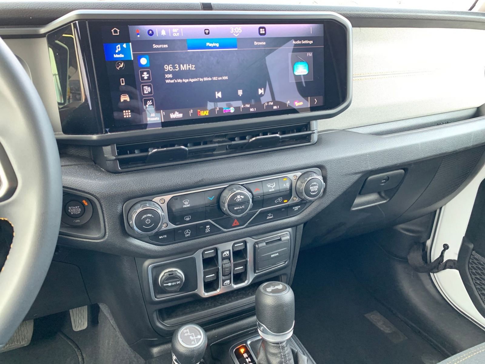 Thumbnail: 2025 Jeep Wrangler - 17