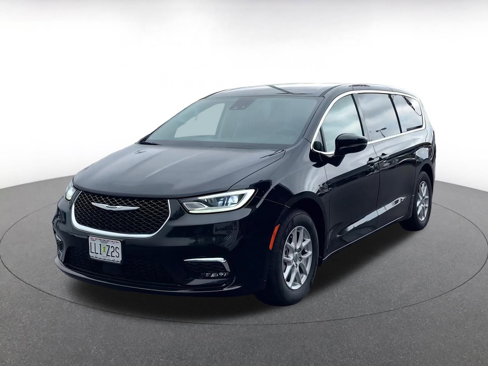 Thumbnail: 2024 Chrysler Pacifica - 6