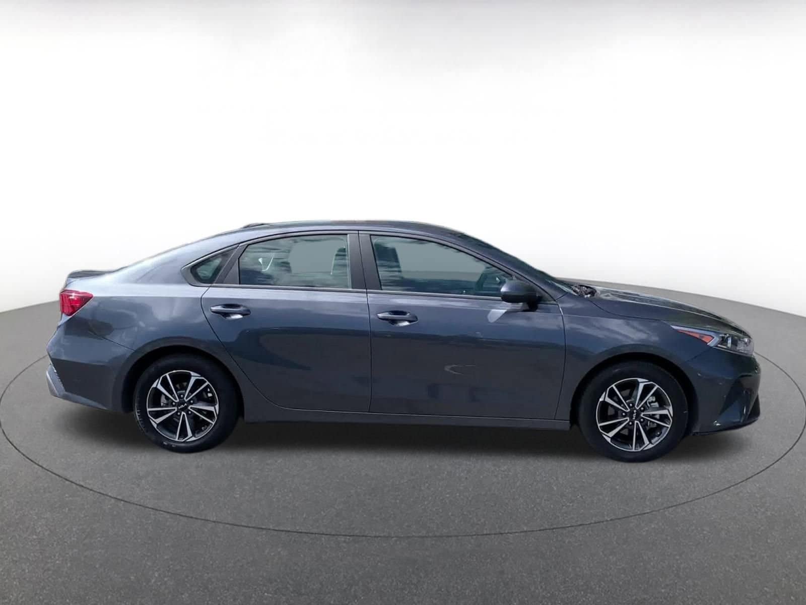 Thumbnail: 2024 Kia Forte - 16
