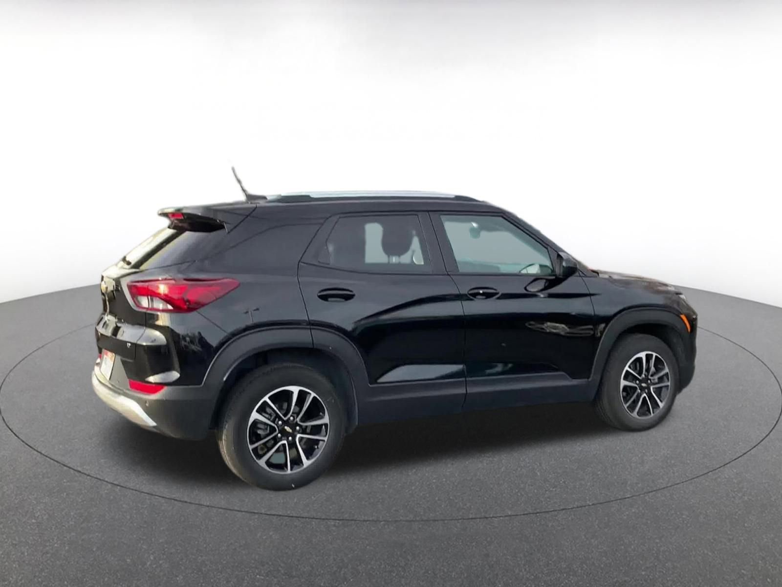 Thumbnail: 2025 Chevrolet TrailBlazer - 15