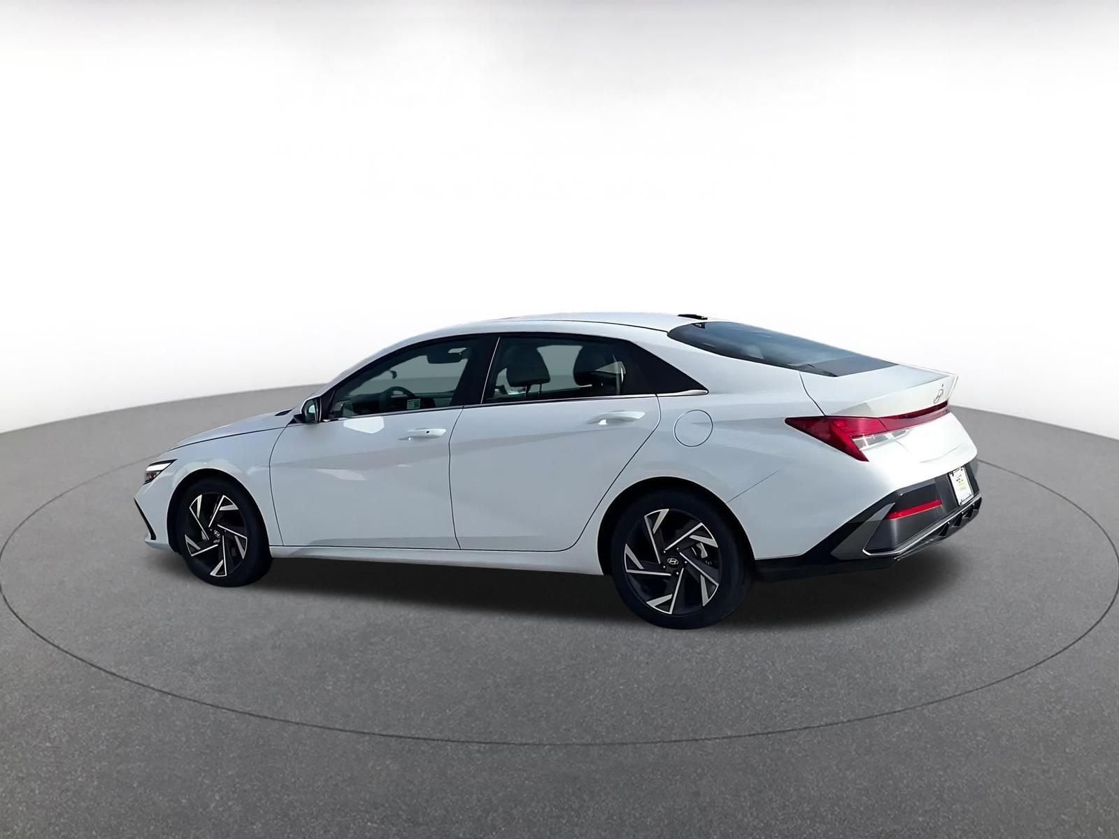 Thumbnail: 2025 Hyundai Elantra - 10