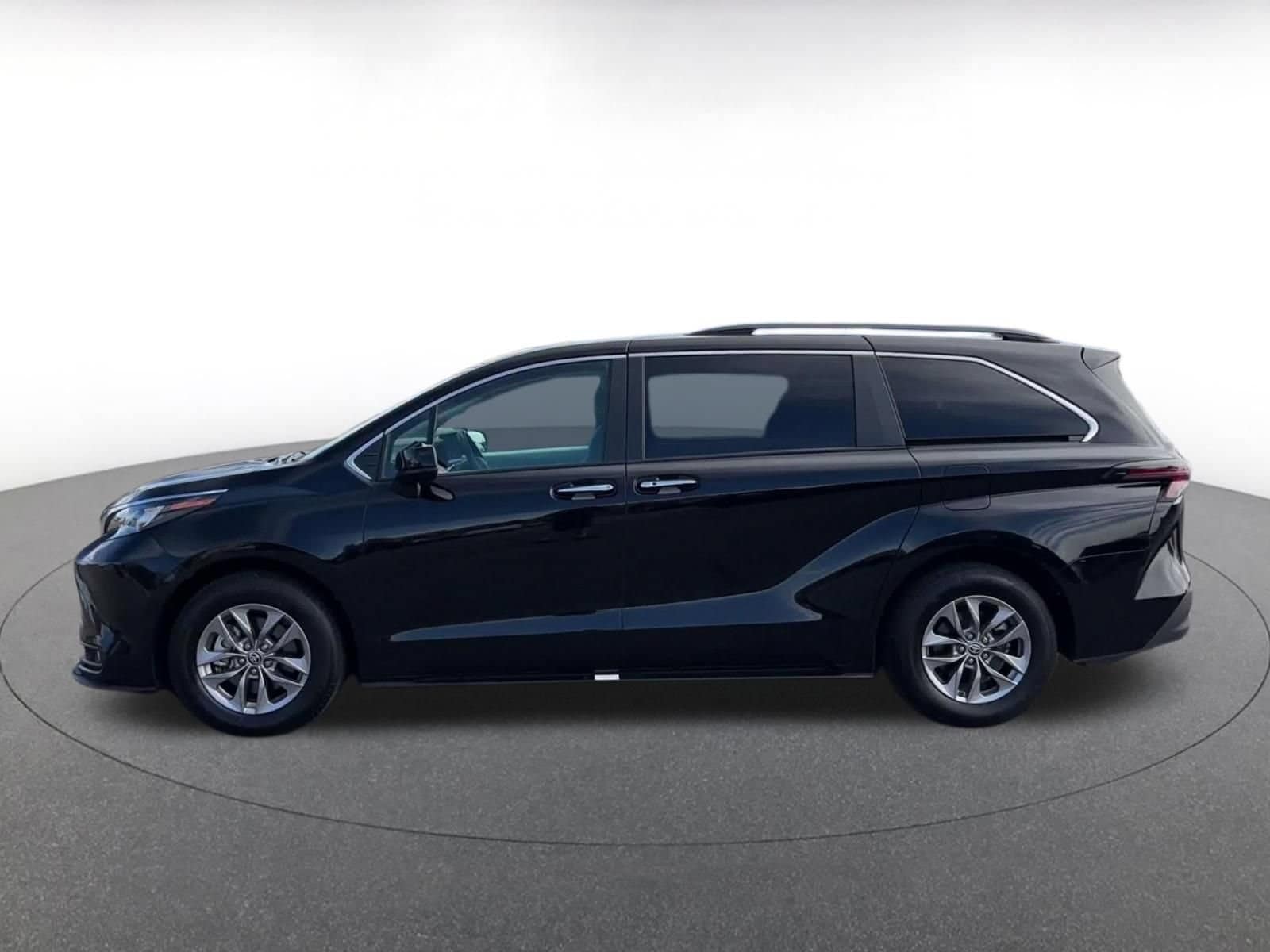 Thumbnail: 2025 Toyota Sienna - 8
