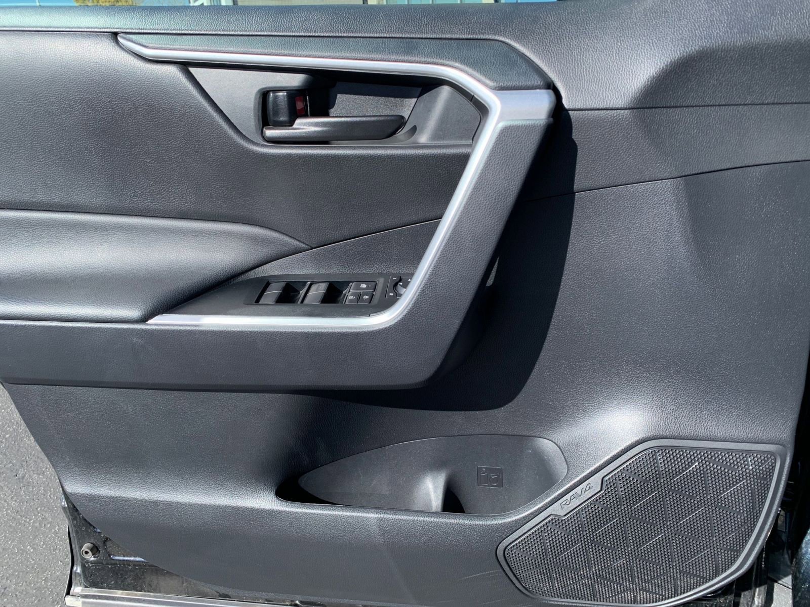 Thumbnail: 2025 Toyota RAV4 - 20