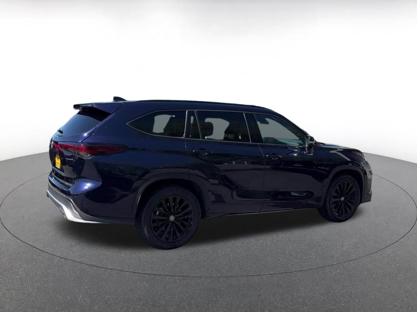 Thumbnail: 2025 Toyota Highlander - 11