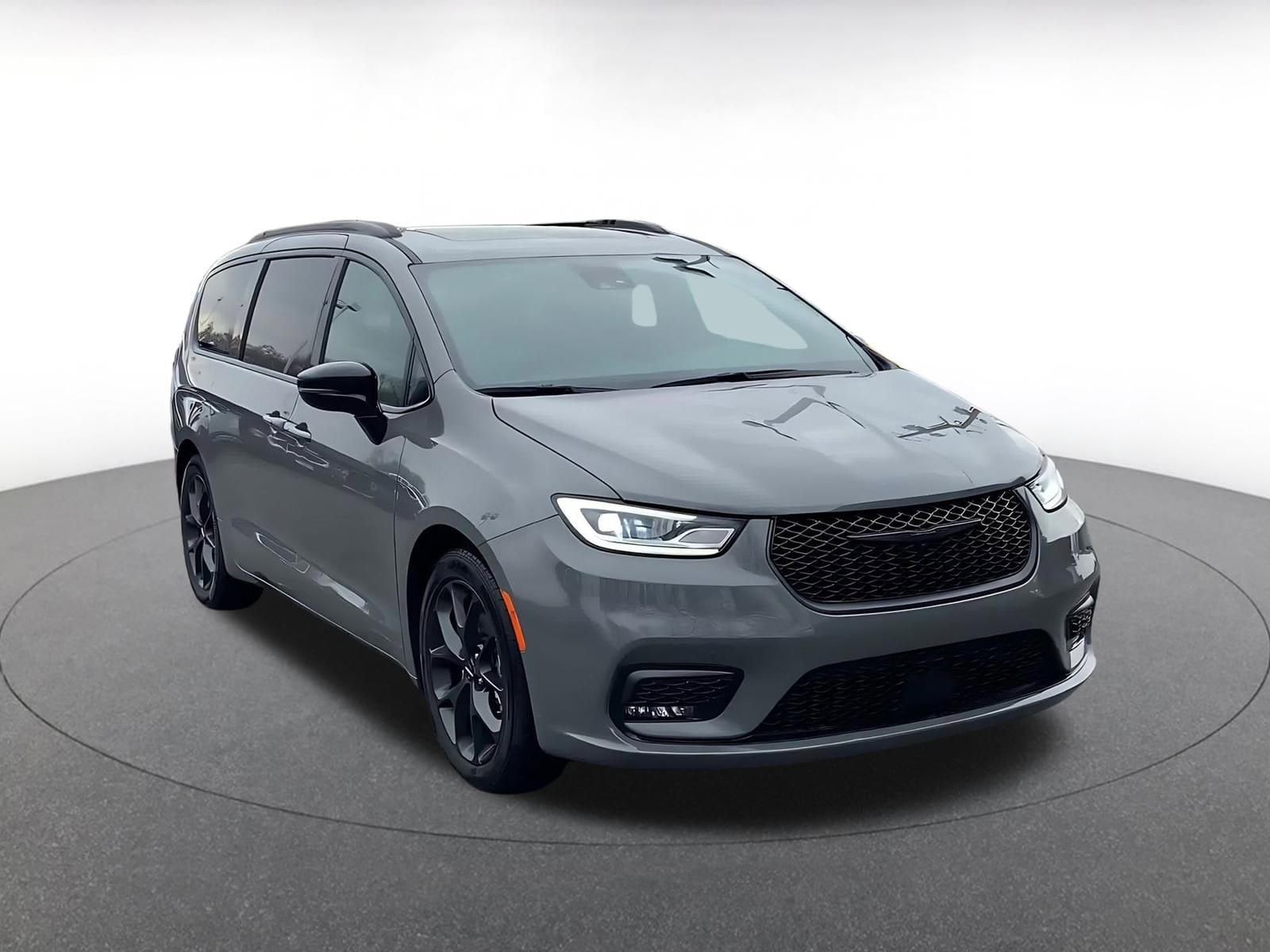 Thumbnail: 2025 Chrysler Pacifica - 3