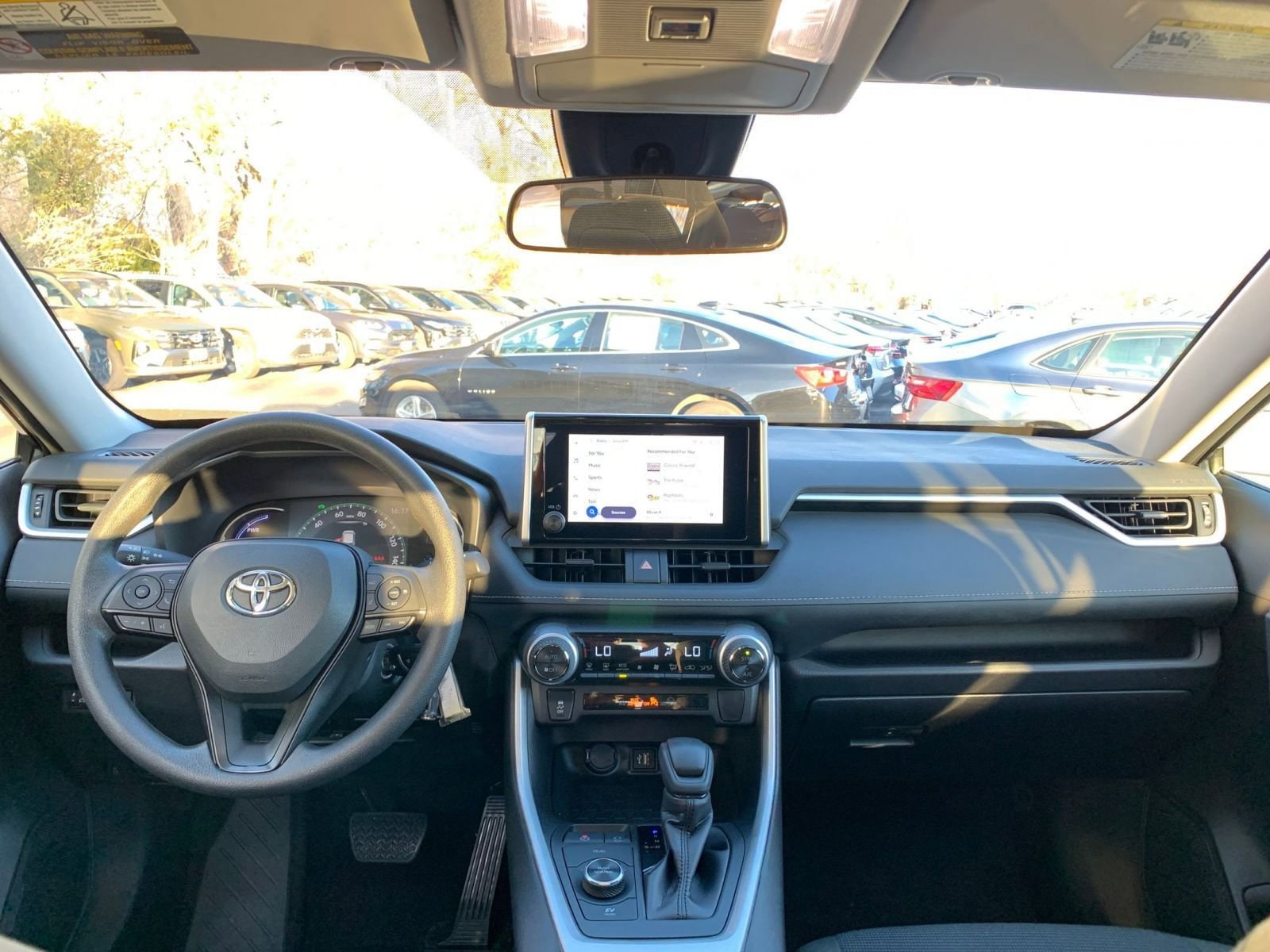 Thumbnail: 2025 Toyota RAV4 - 32