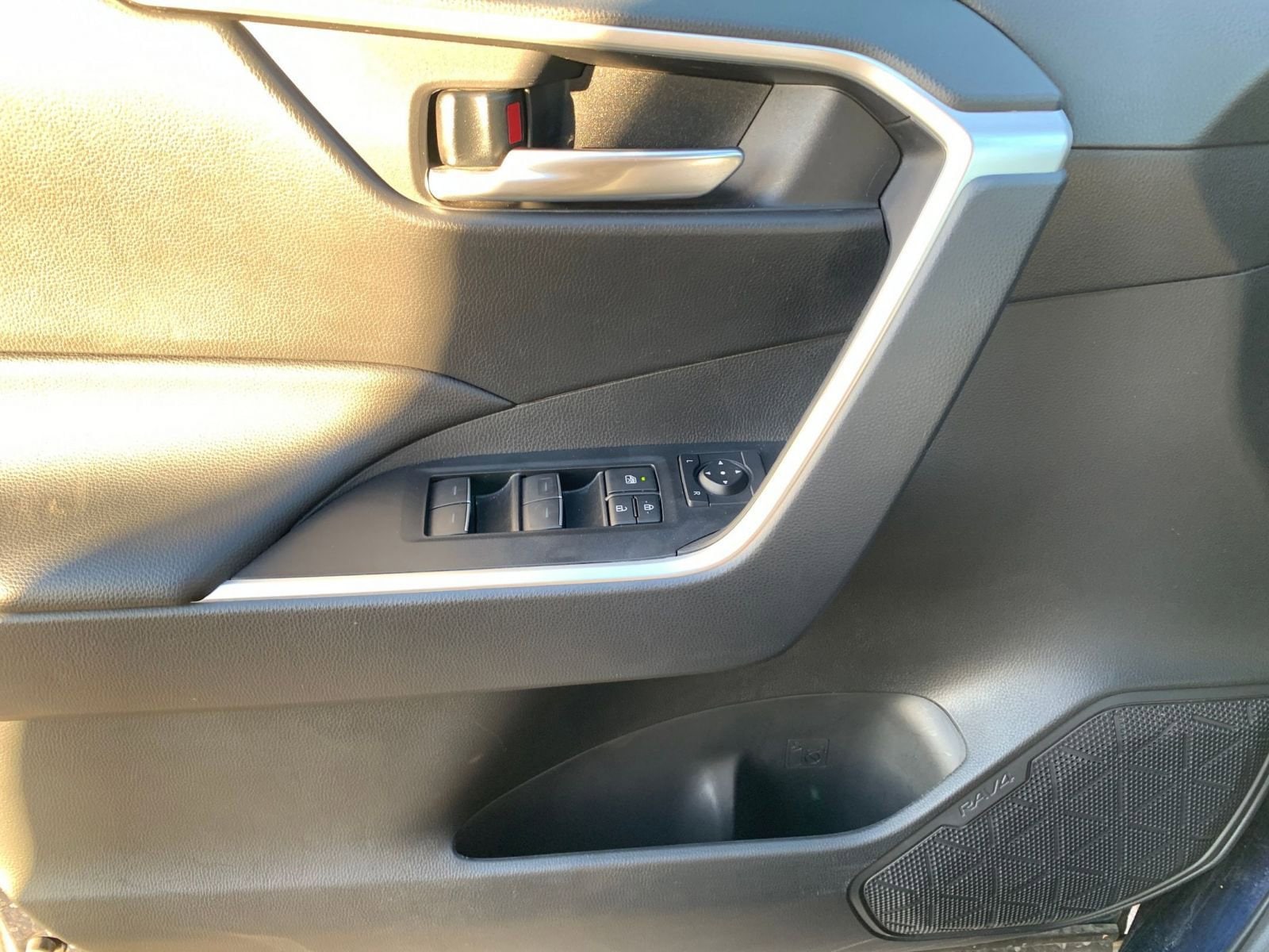 Thumbnail: 2025 Toyota RAV4 - 20