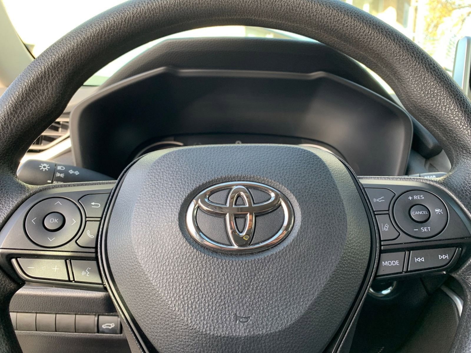 Thumbnail: 2025 Toyota RAV4 - 28