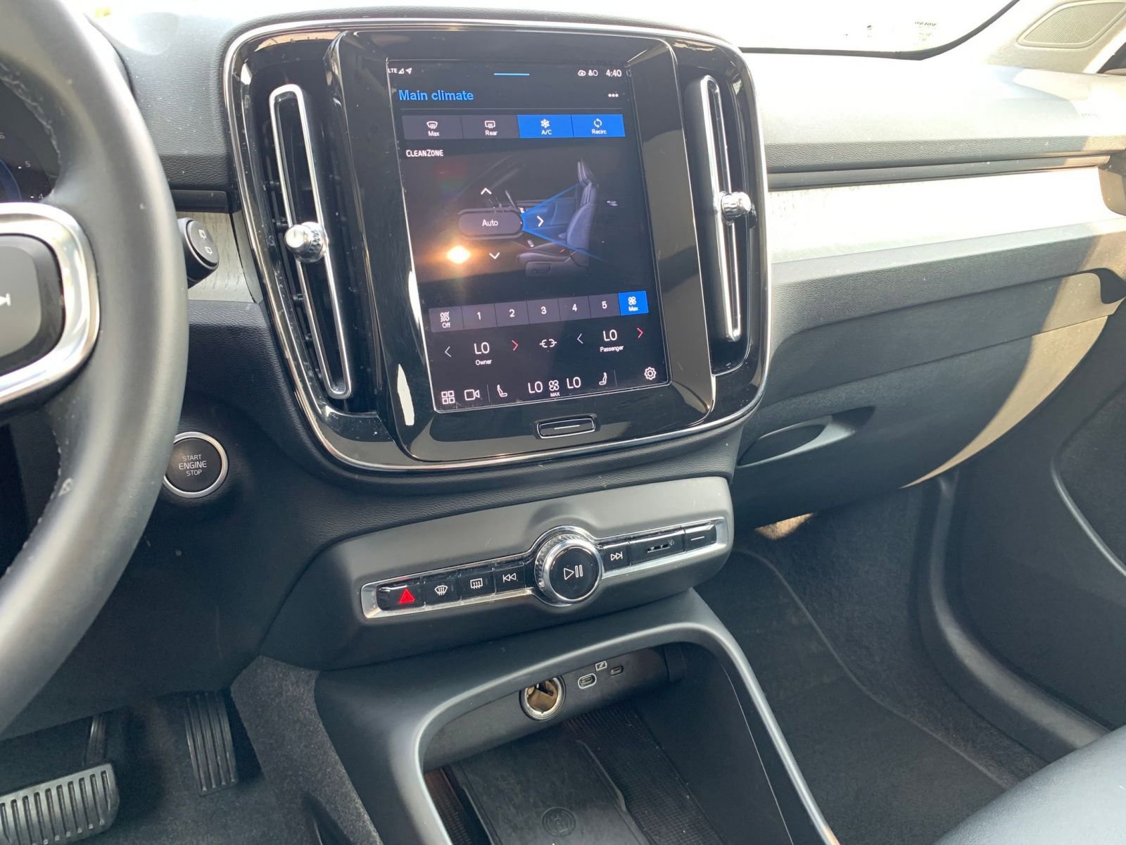 Thumbnail: 2024 Volvo XC40 - 18